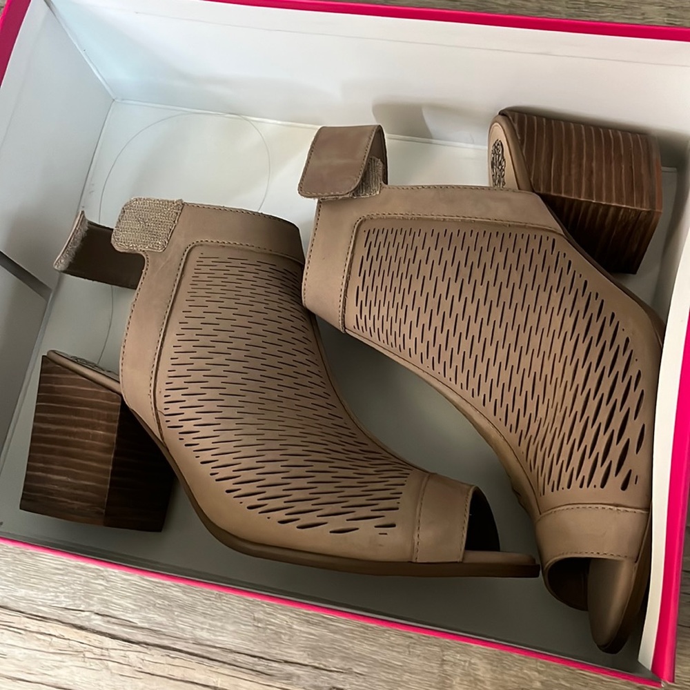 Vince Camino heels vv-lavette Cashmere 9.5